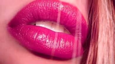Effective natural ways to get plump lips easily 